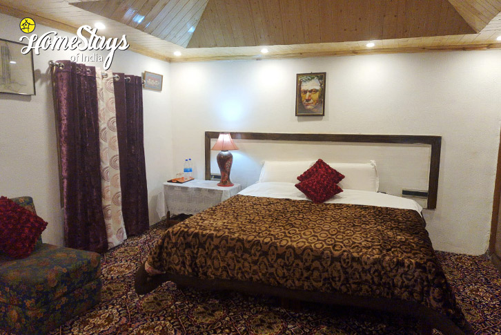 Bedroom-2-The Timeless Beauty Homestay-Srinagar