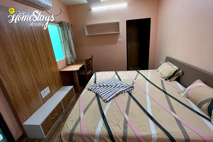 Bedroom-3.1-The Lake Escape Homestay-Bhopal