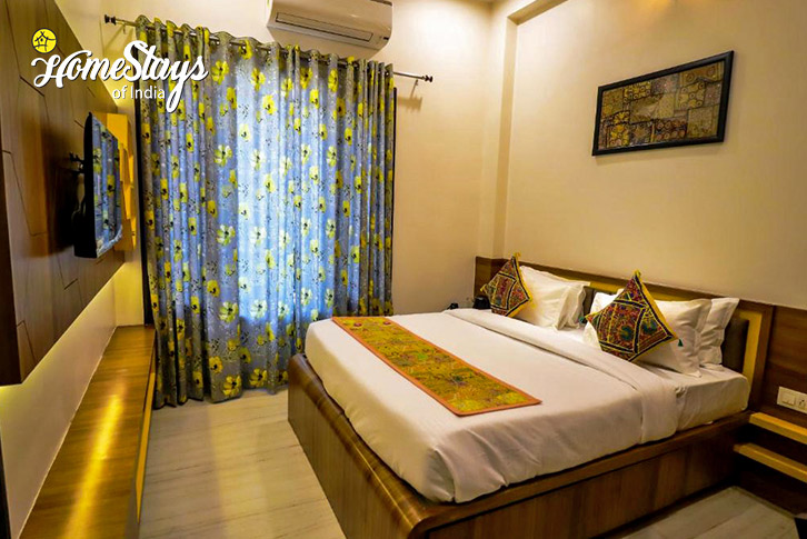 Bedroom-4-Scenic Splendour Homestay-Udaipur
