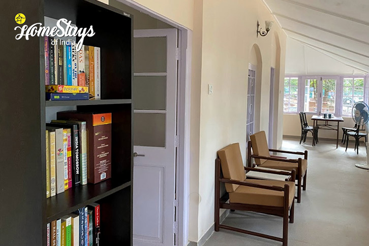 Library-The Great Escape Heritage Homestay-Panchgani