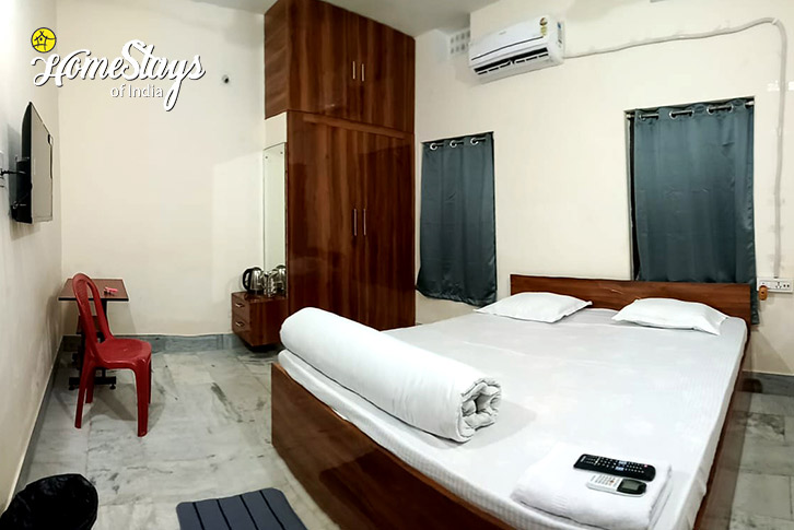 Room-1-Seabatical-homestay-Puri