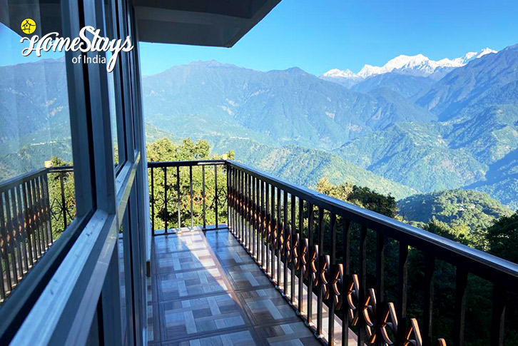 Balcony-Mountain Paradise Homestay-Pelling-3