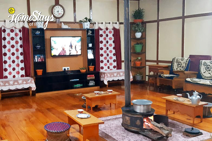 Living-1-The Secluded Paradise Homestay - Mechuka 