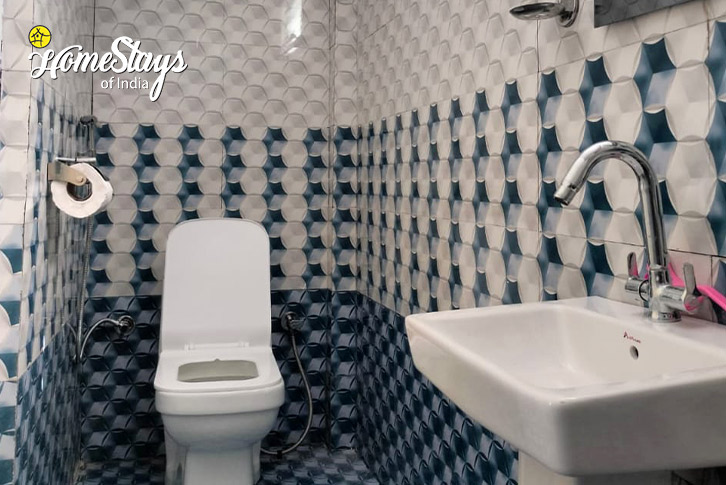 Bathroom-Green Glory Homestay-Tinchuley-Homestays-of-india