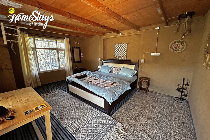 Bedroom-1-Himalayan Aura Homestay-Manali