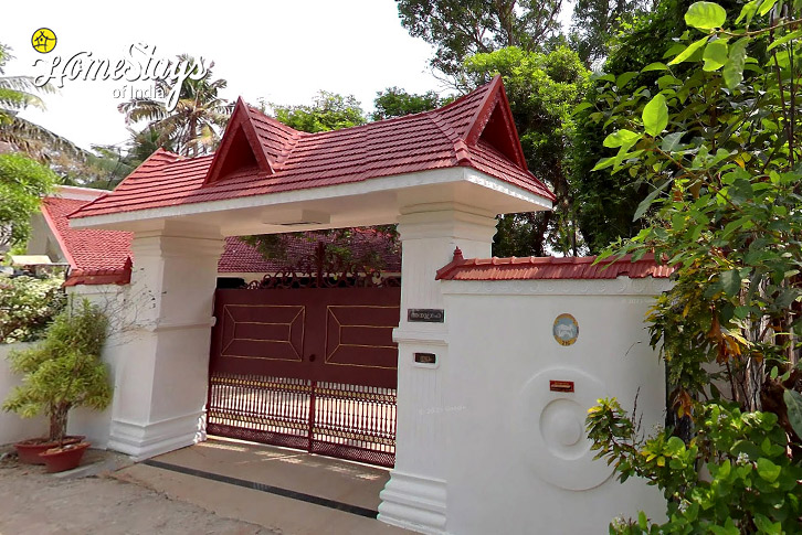 Entrance-Ashtamudi Lakeside Villa - Kollam-Homestays-of-India