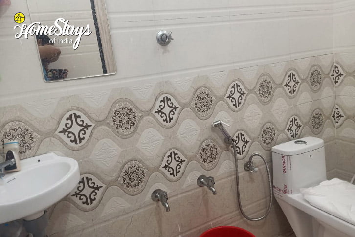 Bathroom-Sea-Breeze-Homestay-Kadmat-Island,-Lakshadweep