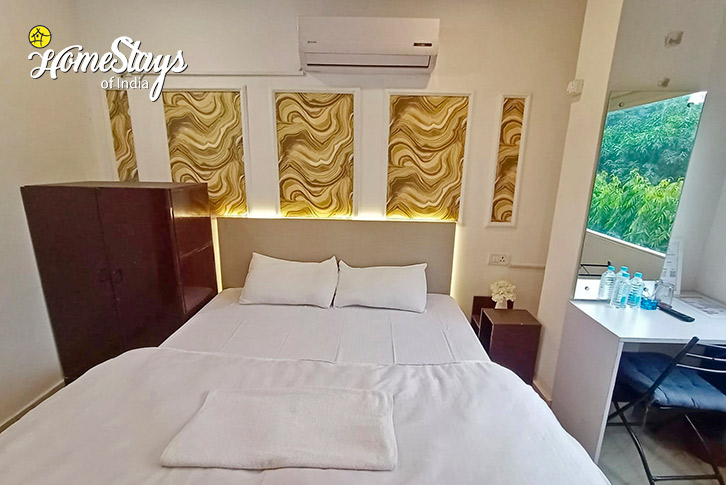 Classic Room-3-Potpourri Homestay-Lucknow