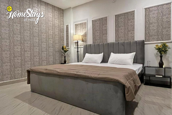 Classic Room-4.1-Potpourri Homestay-Lucknow