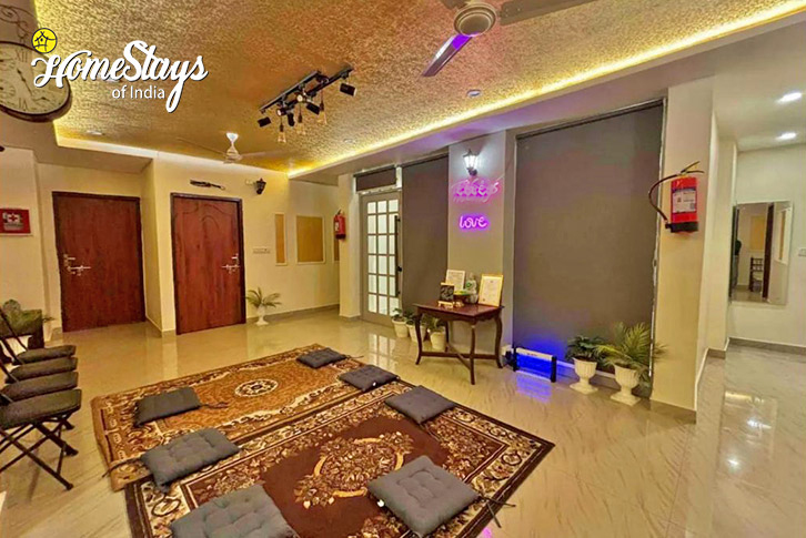 Living-Area-Potpourri Homestay-Lucknow
