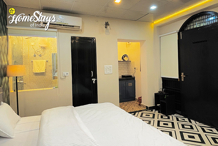 Room-with-kitchen-Potpourri Homestay-Lucknow