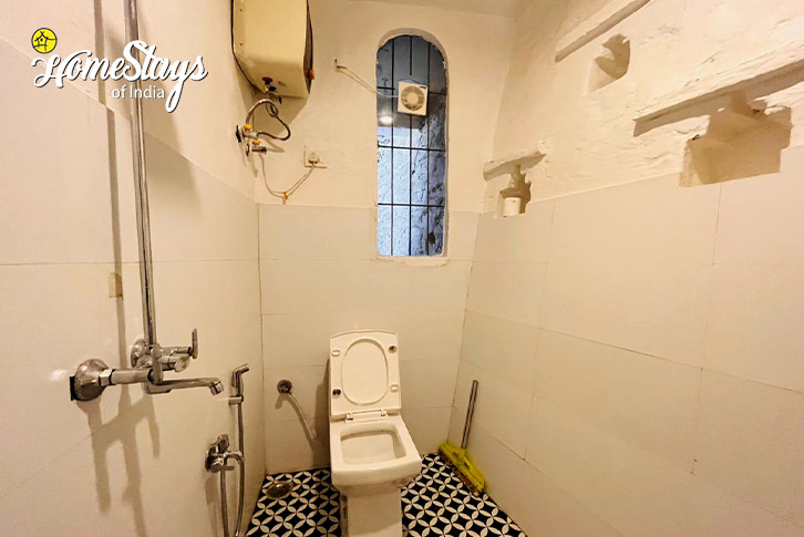 Bahroom-1-Hidden Gem Homestay-Ramgarh
