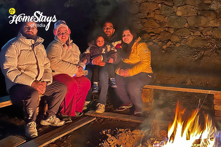 Bonfire-Country Comfort Homestay-Kainchi Dham