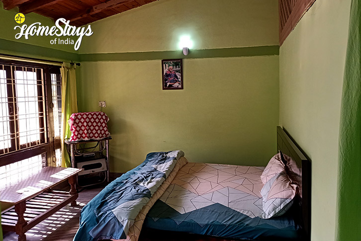 Classic-Room-1-Green-Nook Homestay-Kainchidham