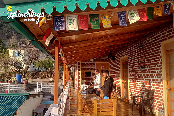 Dinning-1-Country Comfort Homestay-Kainchi Dham