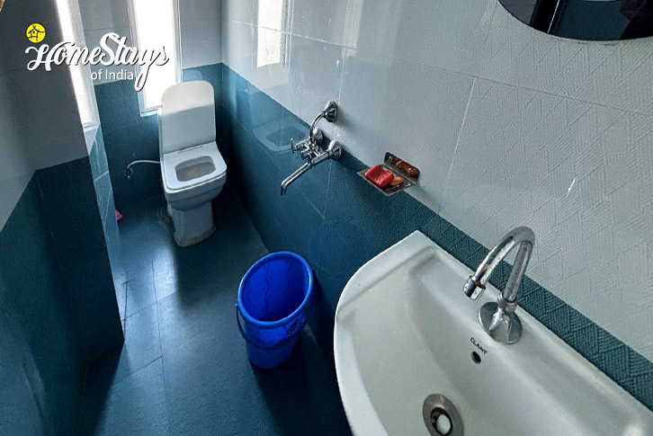 Washroom-Gandhi Road Homestay-Darjeeling