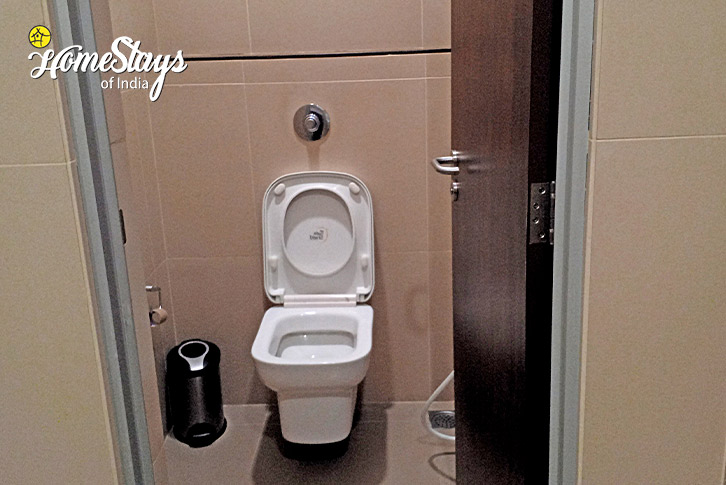 Bathroom-1-Pristine Paradise Homestay-Dawaipani