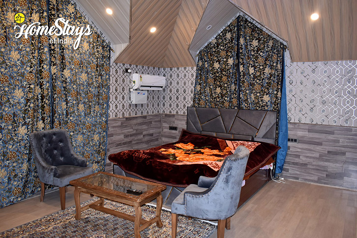 Classic-Room-2-Glorious Mountain Homestay-Srinagar