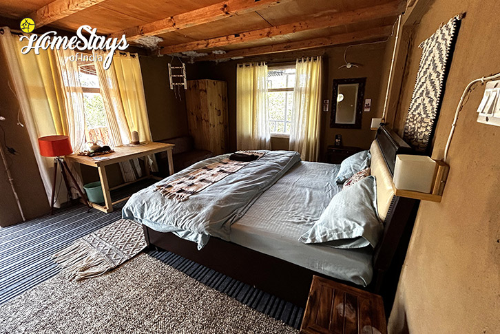 Bedroom-2-Wonderland Homestay-Naggar-Manali
