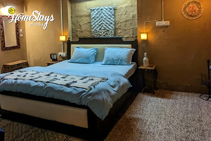 Bedroom-4-Wonderland Homestay-Naggar-Manali