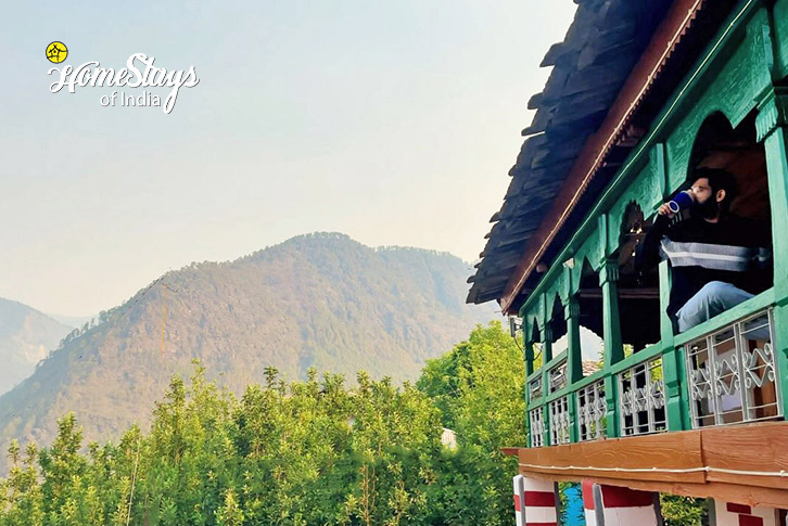 Balcony-Serene Wooden Homestay, Mori-Uttarkash