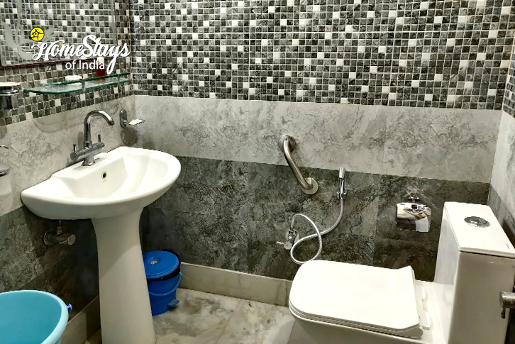 Bathroom-1-Cityside Homestay, Zirakpur-Chandigarh