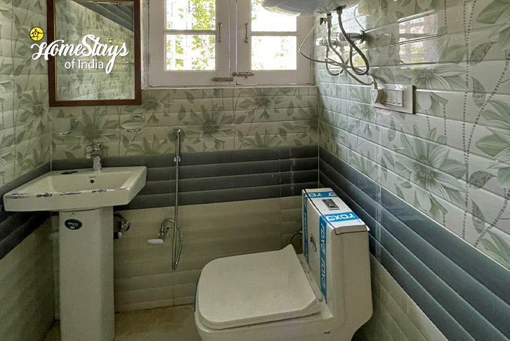 Bathroom-1-Chandpora Homestay-Srinagar 