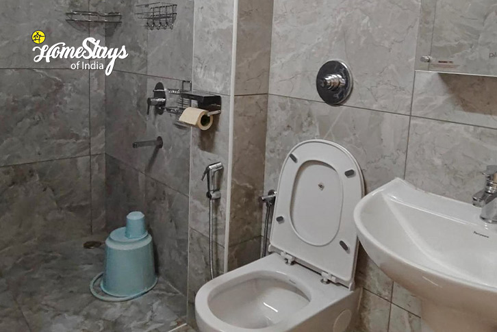 Bathroom-2-Modern Haven Homestay
