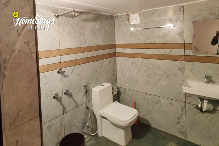 Bathroom-2-Waves & Wonders Homestay-Varkala