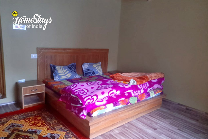 Bedroom-4.2-Coziness Homestay-Kaza