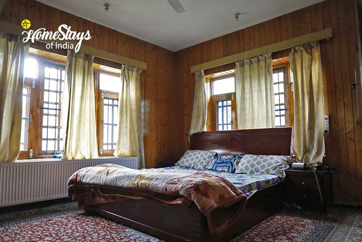 Classic-Room-2-The Emerald Cottage-Baramulla