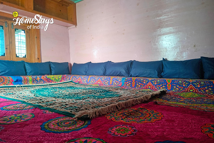 Common-Sitting-Serene Wooden Homestay, Mori-Uttarkash
