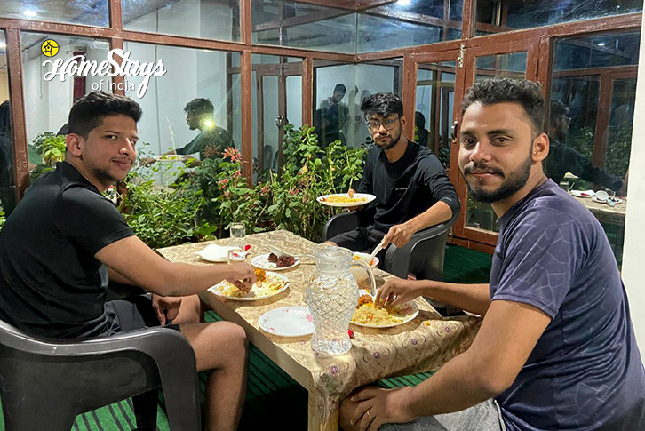 Dining-Eternal Peaks Homestay-Drass