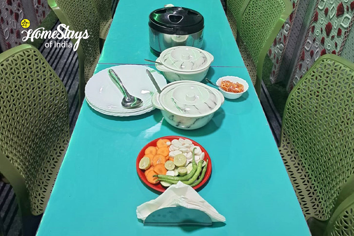 Dining-Timber Trail Cottage-Gurez