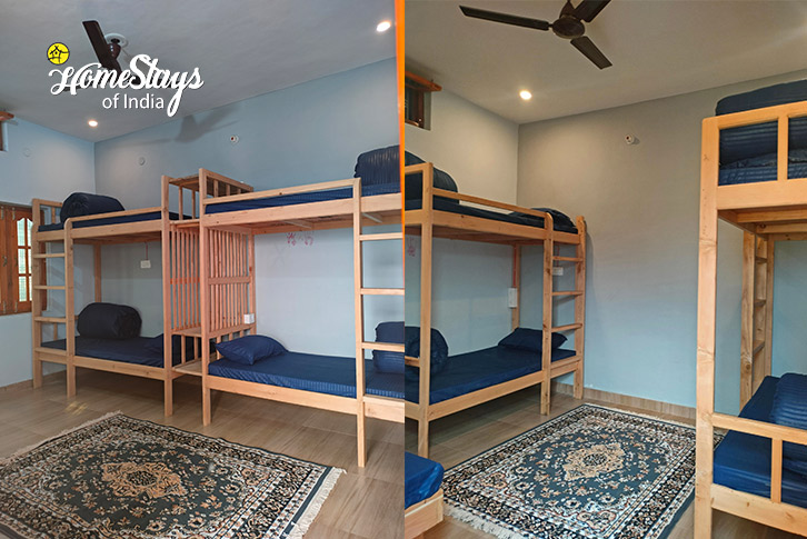 Dormitory-with-5-Bed-Serene Wooden Homestay, Mori-Uttarkash