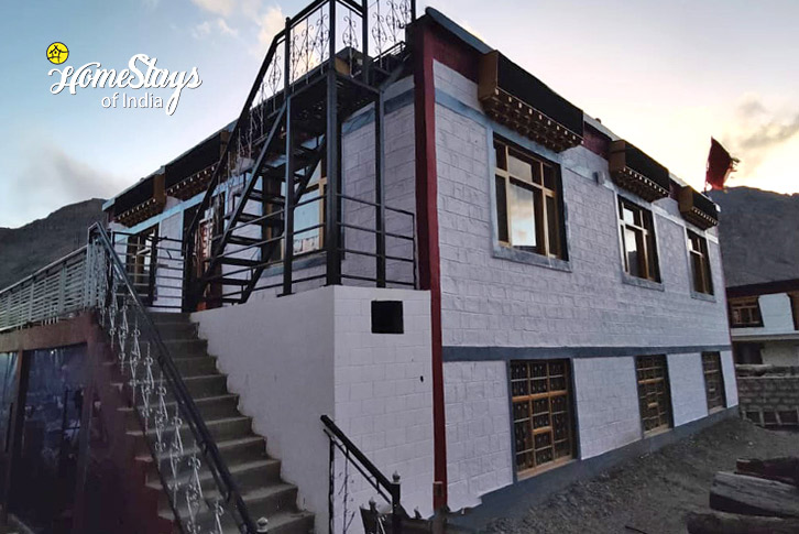 Exterior-View-Coziness Homestay-Kaza