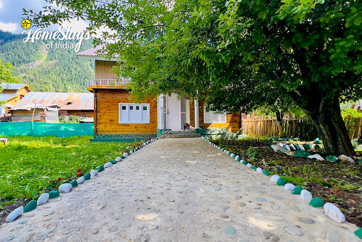 Exterior-View-Timber Trail Cottage-Gurez
