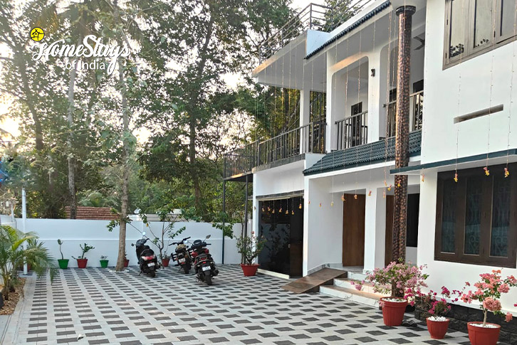 Exterior-View-Waves & Wonders Homestay-Varkala