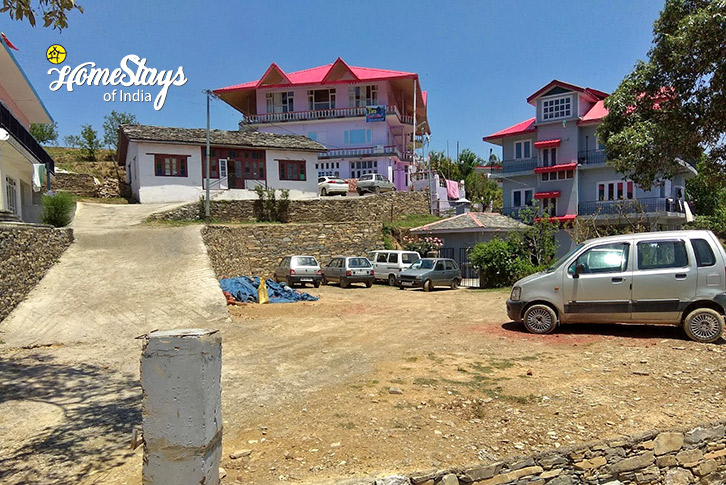 Out-Side-The Tranquil Nest Homestay-Chail