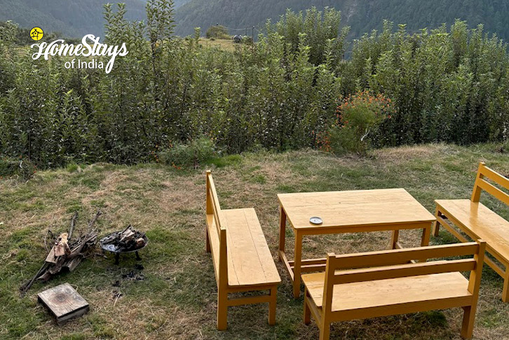 Sitout-Serene Wooden Homestay, Mori-Uttarkash
