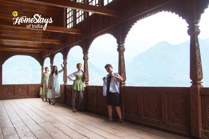 Balcony-Verdant Vista Homestay, Dobhi-Kullu