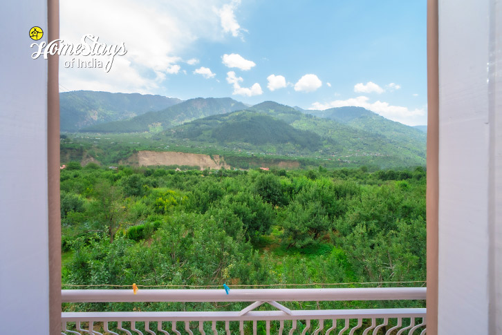 Balcony View-Verdant Vista Homestay, Dobhi-Kullu