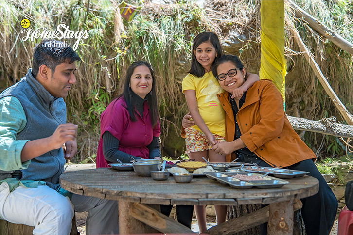 Happy Guest-Verdant Vista Homestay, Dobhi-Kullu