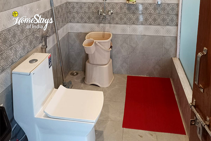 Bathroom-Sargakhet Cottage-Mukteshwar