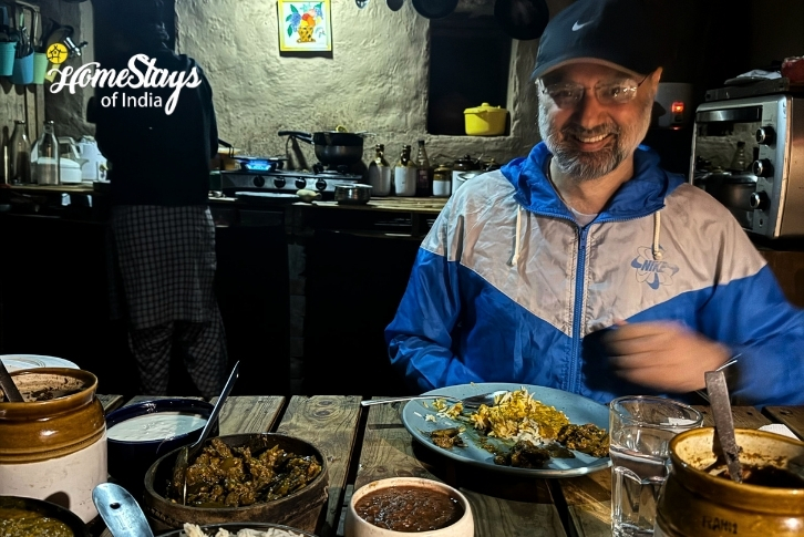 Happy Guest, Saanjh by the River Homestay-Trithan Valley