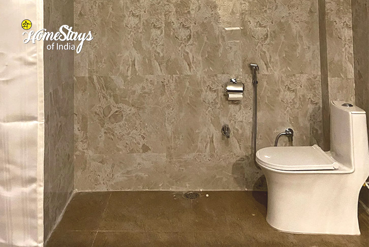 Bathroom-Padlia Heritage Haven Homestay-Ajmer