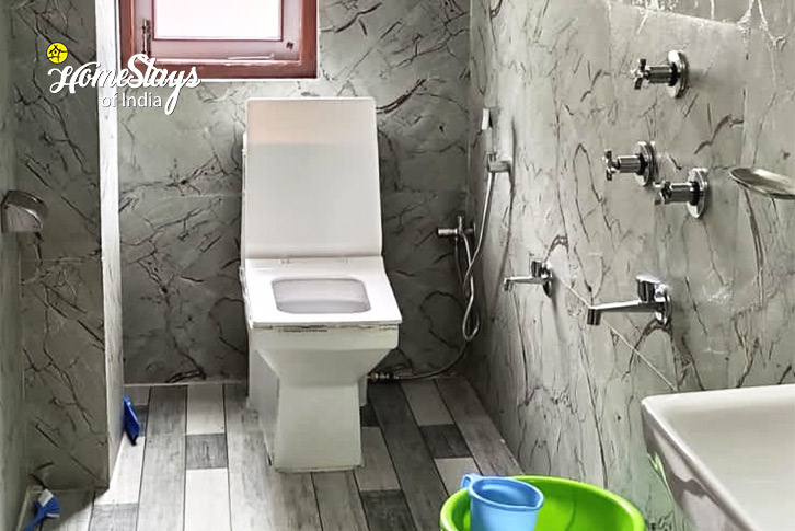 Bathroom-The Fifth Cloud Homestay, Lachen