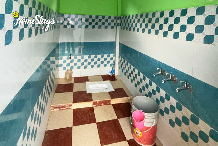 Bathroom 2-The Alpine Homestay, Jakhol