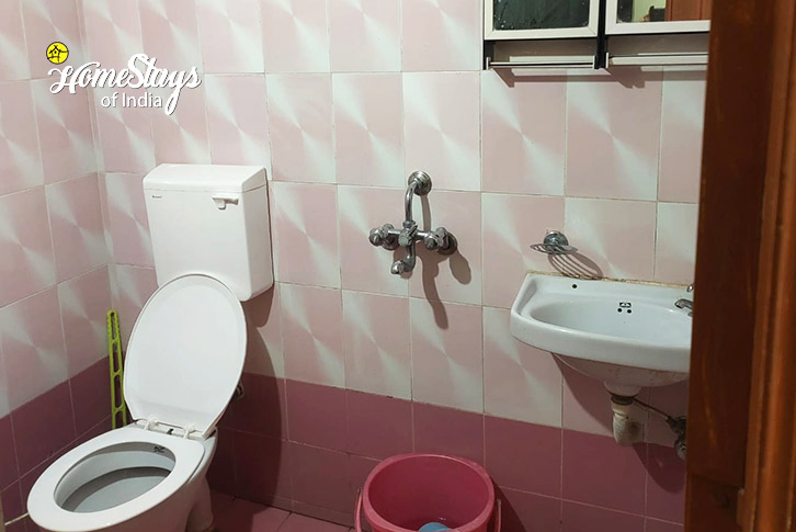 Bathroom-Midtown Medley Homestay, Indore 