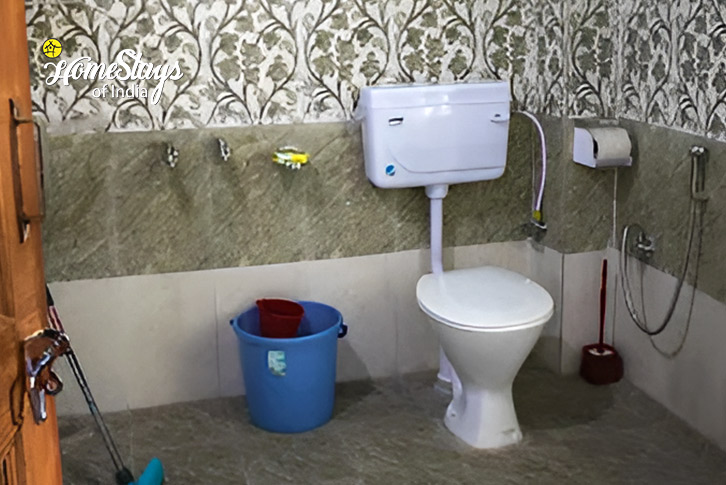 Bathroom-Serene Escape Homestay-Kalpa